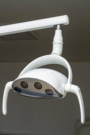 MERCURY 330 LUX - стоматологическая установка с нижней подачей инструментов